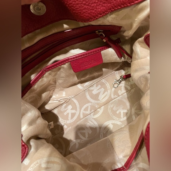 ❤️❤️Michael Kors Hobo - deep red❤️❤️ - Picture 5 of 7